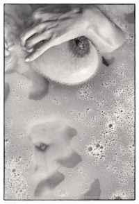nudes ariane bathing